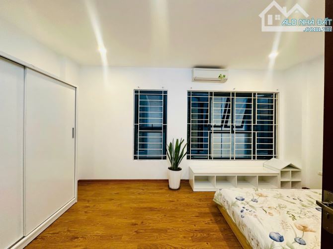 🏡 BÁN NHÀ ĐẸP 5 TẦNG – XUÂN ĐỈNH – GẦN NGOẠI GIAO ĐOÀN 🏡 	•	Diện tích: 32m² 	•	Mặt tiền: - 1