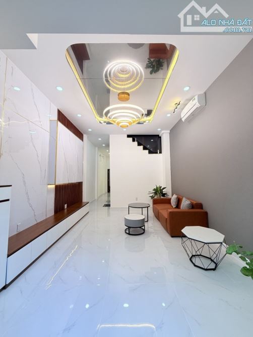 Nguyễn Văn Công Gò Vấp, gần sân bay TSN, 3 tầng 4Pn, Dt 56m2(4x14m), giá còn 9 tỷ - 1