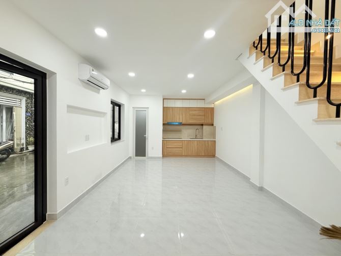 HÀNG HIẾM - NHÀ 2 TẦNG MỚI ĐẸP, HXH TỚI NHÀ - NGANG 7.3m BỀ THẾ , LÊ QUANG ĐỊNH, 5.x TỈ TL - 1