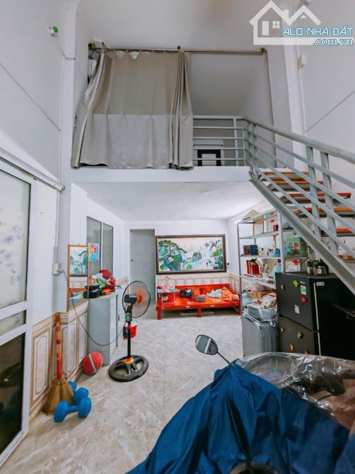 Bán nhà phố Vũ Hữu, 3 tầng, 31m2, lô góc, ngõ thông, 30m ra ô tô tránh giá 5.5tỷ - 1