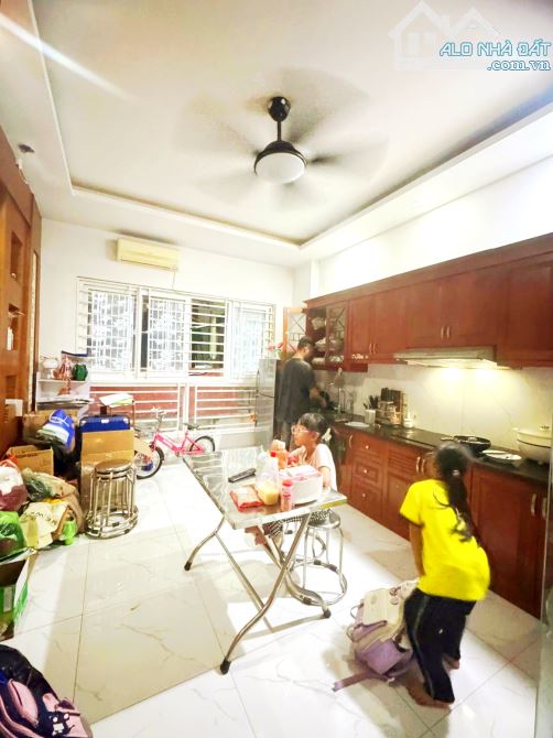 PHẠM VĂN ĐỒNG, CẦU GIẤY - 30M Ô TÔ - KINH DOANH - FUll NỘI THẤT - 30M2 - 5 TẦNG - 8.9 TỶ - 1