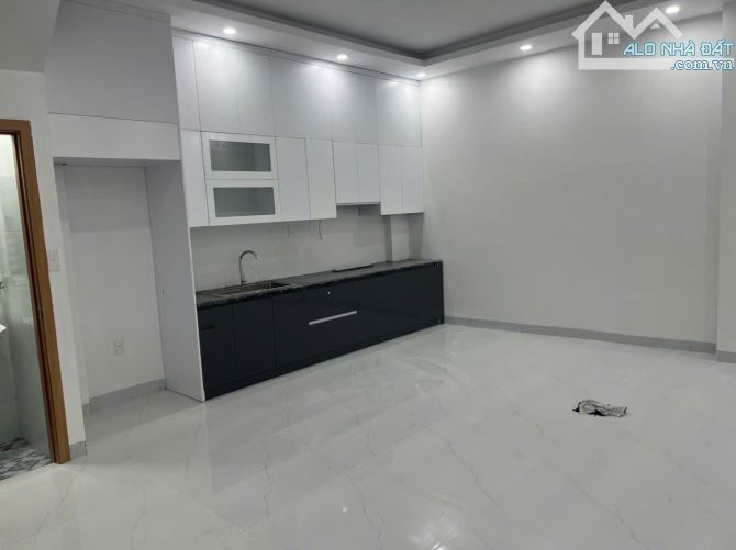 Bán nhà 4 tầng sau nhà mặt đường Trung Hành vị trí đẹp - 1