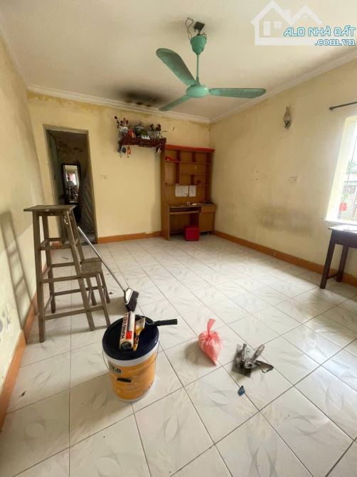 Tập thể Hồng Mai lô góc 60m ngõ ô tô thông, 3 ngủ - 1