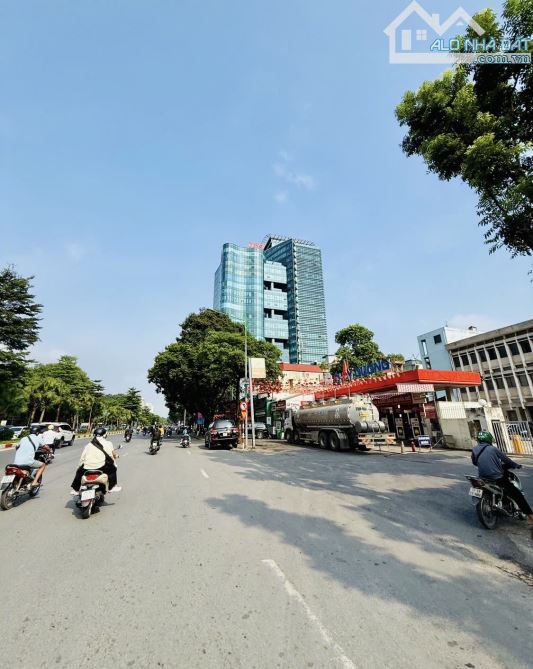 BÁN TÒA VĂN PHÒNG 8 TẦNG HOÀNG QUỐC VIỆT – DOANH THU 100 TRIỆU/THÁNG – SỔ VUÔNG - 1