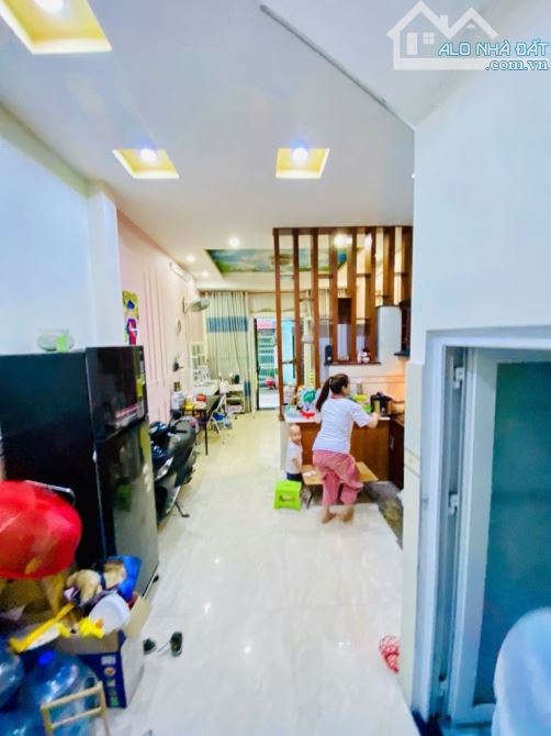 HẺM XE HƠI -  TỈNH LỘ 10- NHÀ 5 TẦNG BTCT - GẦN 90M2 - NGANG 8M - NHỈNH 9 TỶ - 1