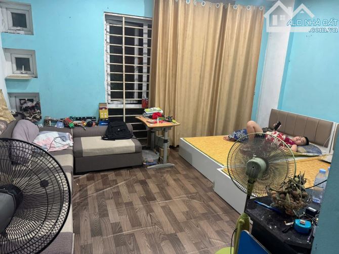 Cho thuê nhà 4T dt 90m nguyên căn tại KĐT Văn Phú. Vỉa hè 6m, đường 24m 14 triệu - 1