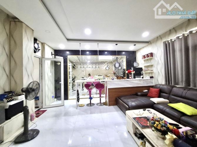 Bán Nhà 4 Tầng 8m x 16m 7pn Master Tạ Quang Bửu Quận 8, View  Công Viên - 1