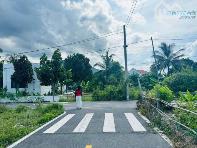 Bán lô đất đẹp 2 mặt tiền suối tiên, Diên Khánh - 1