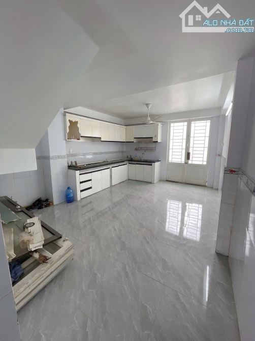 Bình Hòa Tp.HCM Nhà 2 Tầng  DT 100 M2 Giá 3,5 tỷ - 1