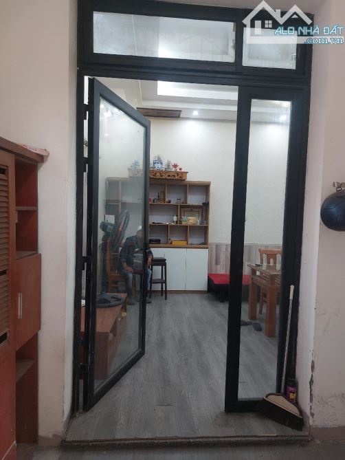 BÁN NHÀ 3 TẦNG- ĐỦ CÔNG NĂNG- GẦN PHỐ- SỔ ĐỎ CHÍNH CHỦ- GIAO DỊCH NGAY - 1