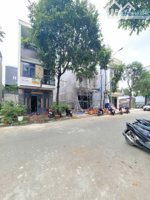 Bán nhà 1 trệt 2 lầu full nội thất KDC p.Bình Hòa Tp.Thuận An chỉ 6ty800 TL M7679 - 1