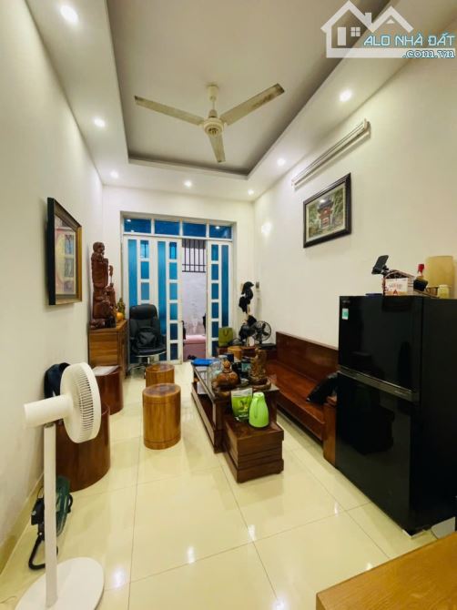 PHẠM VĂN ĐỒNG – LÔ GÓC, NGÕ THÔNG, ÔTÔ – 40M – 4 TẦNG – 8.2 TỶ (DCG6989) - 1