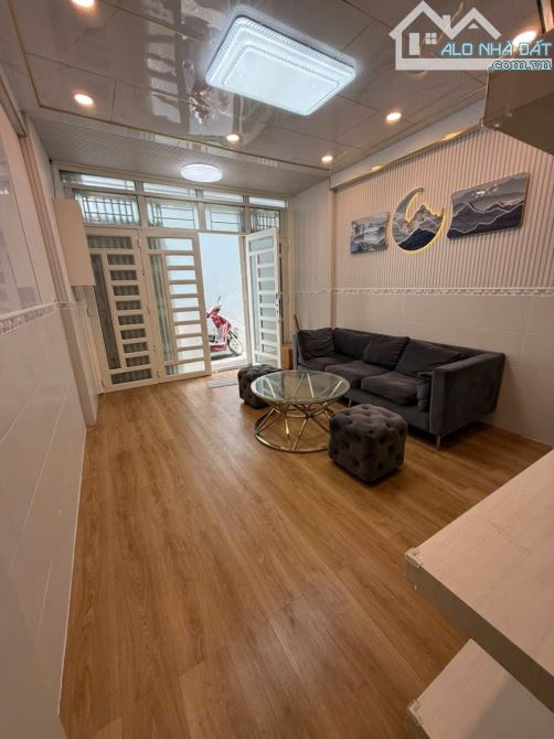 BÁN NHÀ NHỈNH 4 TỶ- sát mặt tiền đuờng- hàng xóm khu cityland gò vấp - 1