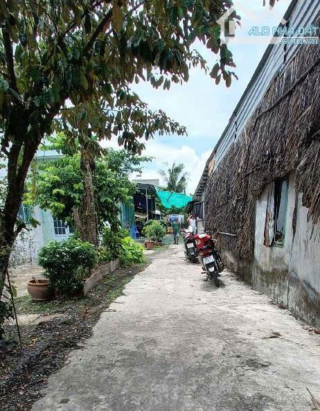 GẤP BÁN ĐẤT TẶNG NHÀ C4, P/LÔ, HXH TRÁNH, DT 200M², GÒ CÁT, PHÚ HỮU - 1