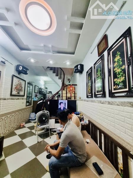 Nhà đẹp Hoàng Mai dân xây, bê tông cốt thép, nhà còn rất đẹp, giá nhỉnh 7 tỷ - 1
