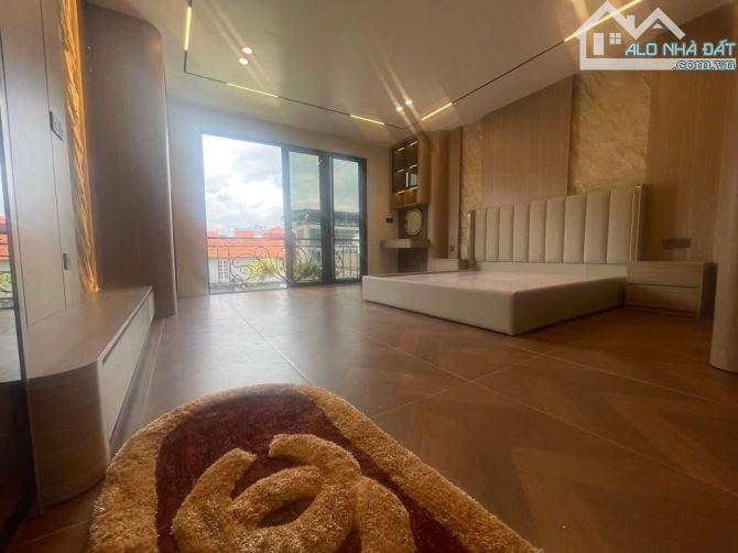 SIÊU PHẨM BỒ ĐỀ – 6 TẦNG THANG MÁY – GARA Ô TÔ – FULL NỘI THẤT 🔥 Diện tích: 45m² – MT: 5m - 12