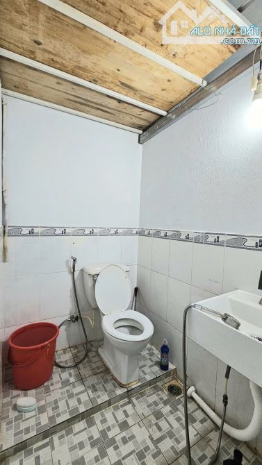 Sát mặt tiền Q4  Ngang 3 dài 16 CÓ 80 TRIÊU M2 - 12
