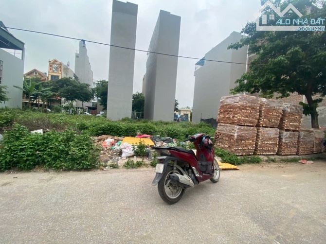 MẢNH ĐẤT VÀNG PHÂN LÔ KHU TĐC QUỲNH ĐÔ, VỈA HÈ Ô TÔ TRÁNH, SỔ VUÔNG VẮN - 2