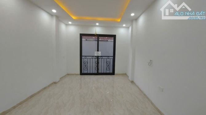 Bán nhà mới phân lô, ở ngay- ngõ Chợ Khâm Thiên 30m2 x5T 8.6tỷ - 2