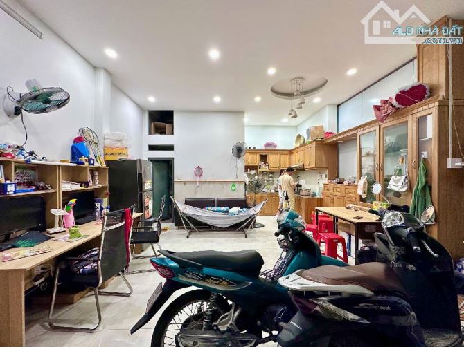 Bán nhà Q.12, Đông Hưng Thuận 17, 105m2, 2 tầng, 3PN, SH, giá 6 tỷ. LH: - 2