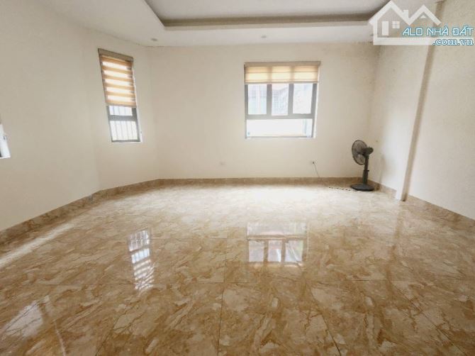 MAI DỊCH 32M x MT 4M GIÁ 8,5 TỶ-LÔ GÓC NGÕ THÔNG KINH DOANH,Ô TÔ QUA NHÀ - 2