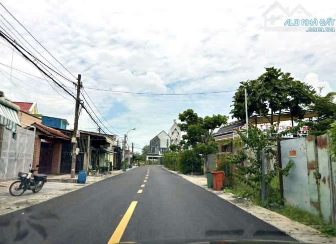 Cần bán gấp giá 740 TRIỆU đất MT TỈNH LỘ 2 120m2 KDC đông đúc (SHR) - 2