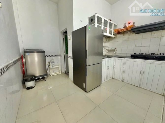 NHÀ ĐẸP 2 LẦU KIÊN CỐ - 35M2 (3.5 x 10) - CHO THUÊ 12TR - HẺM 3 GÁC TUNG TĂNG CHỈ 5.5 TY