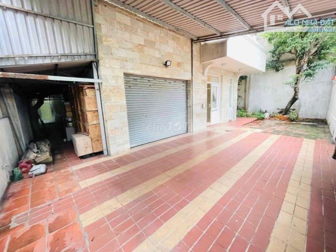 CHO THUÊ BIỆT THỰ SÂN VƯỜN – 2/28 CAO THẮNG, Q.3 – 13M X 18M, GIÁ TỐT CHỈ 95TR - 2