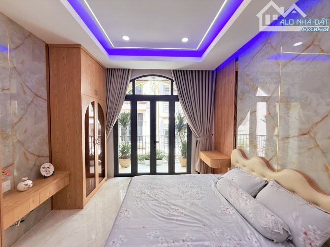 Hẻm ô tô, 20m ra mặt tiền Hoàng Văn Thụ, Phú Nhuận, 4 phòng ngủ, 5 WC,m - 2