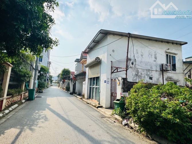 SÁP MAI VÕNG LA | 2 INNOVA TRÁNH NHAU MẶT TIỀN QUYỀN LỰC CÓ DÒNG TIỀN SẴN - 2