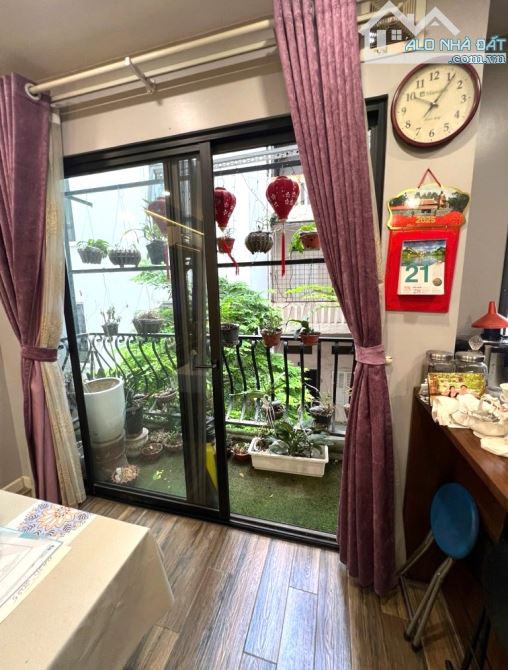 BÁN NHÀ DÂN XÂY PHỐ NGUYỄN CHÍ THANH 65M2 - 5 TẦNG - 21.5 TỶ - 3 BƯỚC RA PHỐ - THỬA VUÔNG - 2
