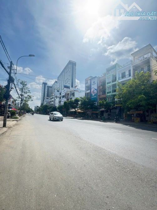 Cần bán toà nhà đang cho thuê căn hộ dv mặt tiền chính đường Cao Lỗ ngay Parc mall - 2