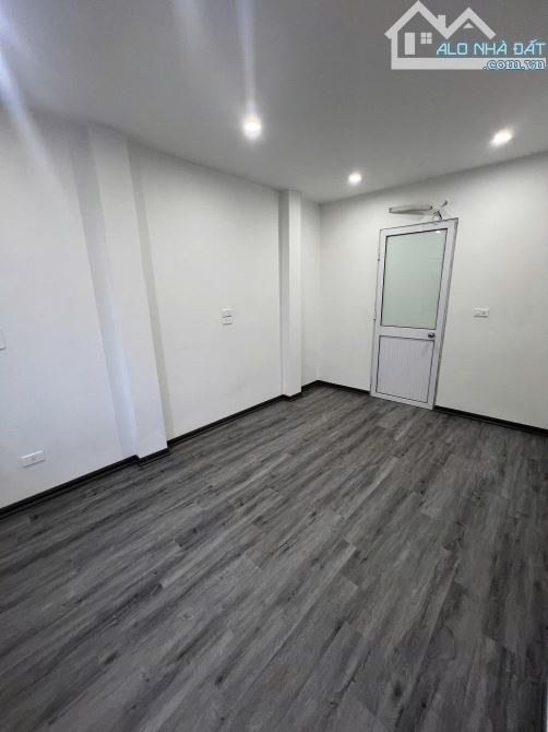 Mặt phố Trần Quốc Hoàn, Vỉa hè mênh mông, 4 tầng chắc chắn, Kinh doanh ngày đêm, Giá 8.2tỷ - 2