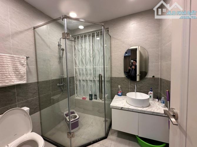 TOÀ NHÀ MẶT TIỀN NGHI TÀM 154m2/7Tầng mặt tiền đẹp 8m1 - 2