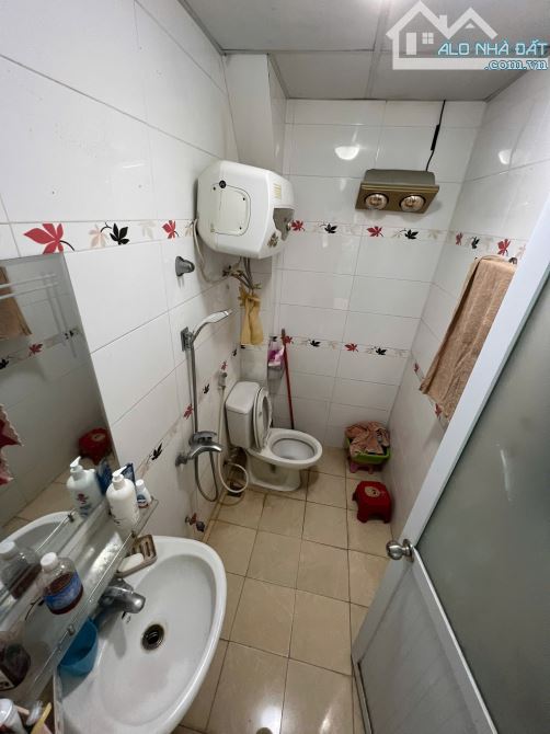 Tập thể Hồng Mai, 90m, 3ngủ, Ô tô tránh, Hai thoáng, Sổ đỏ rộng 53m, Giá cực tốt, Hiếm!!!! - 2
