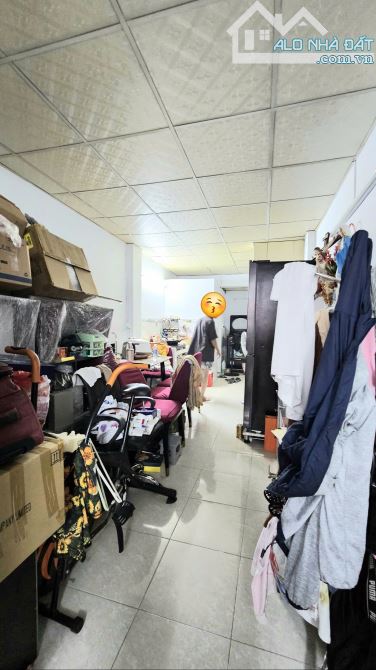 Sát mặt tiền Q4  Ngang 3 dài 16 CÓ 80 TRIÊU M2 - 2