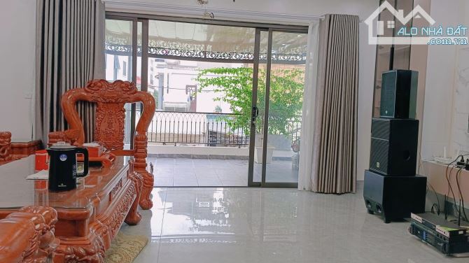 Khu vip Việt Hưng quận Long Biên - vỉa hè kinh doanh - 100m2 x 4 tầng MT 5m - chỉ 24,5 tỷ - 2