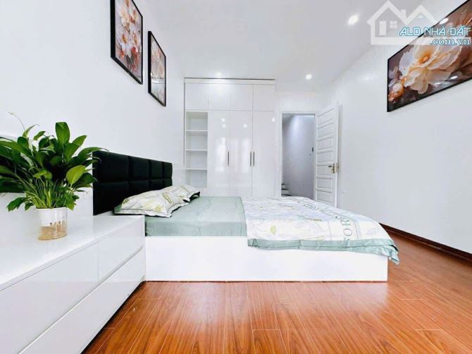 Bán nhà Hoàng Quốc Việt, 35m, 5 tầng, 8.2 tỷ. 100m ra phố , nhà thật ảnh thật - 2