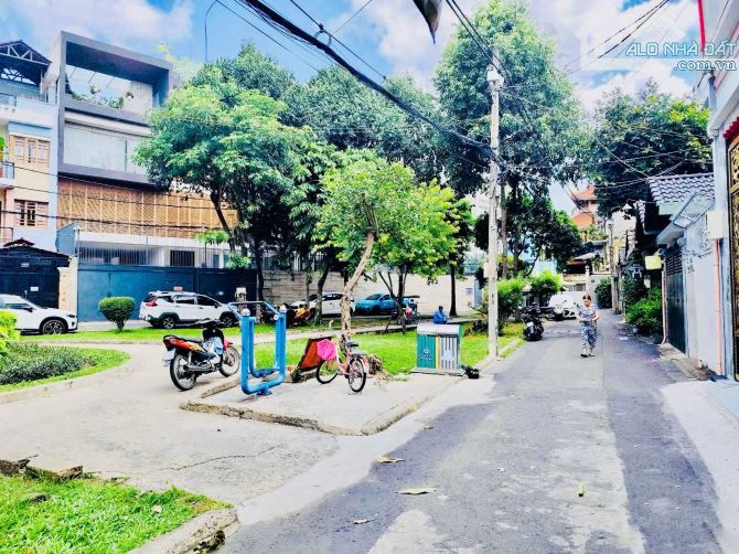 Bán Biệt Thự 750m2 Ngang 36x21m Ngay Khu Đệ Nhất Khách Sạn-Ngay Công Viên-Gồm 1 Hầm 3 Lầu - 2
