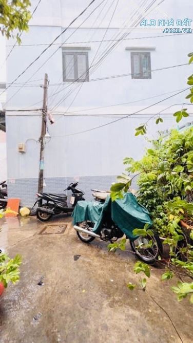 RỘNG RÃI NHƯ Ở QUÊ Ô TÔ ĐỖ GẦN NHÀ  CÁCH HẼM XE HƠI 20M, CÁCH MẶT TIỀN  HOÀNG DIỆU - NGUYỄ - 2