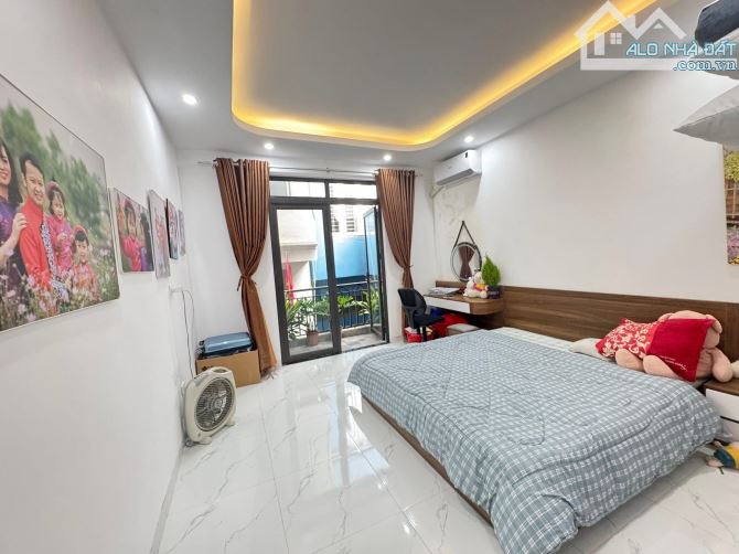 NHỈNH 6 TỶ PHỐ HỒNG MAI-GẦN ĐƯỜNG -NHÀ MỚI - LÔ GÓC 18/22 m -6 tầng - 2