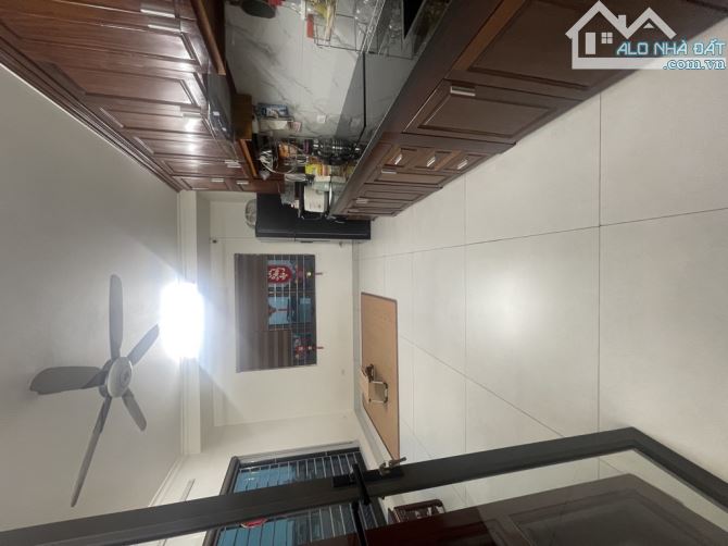 🏡🏡🏡NHỈNH 5 TỶ CÓ NGAY NHÀ TT VIỆT HƯNG , RẺ HIẾM TRONG TẦM GIÁ, 5 TẦNG FULL NỘI THẤT - 2