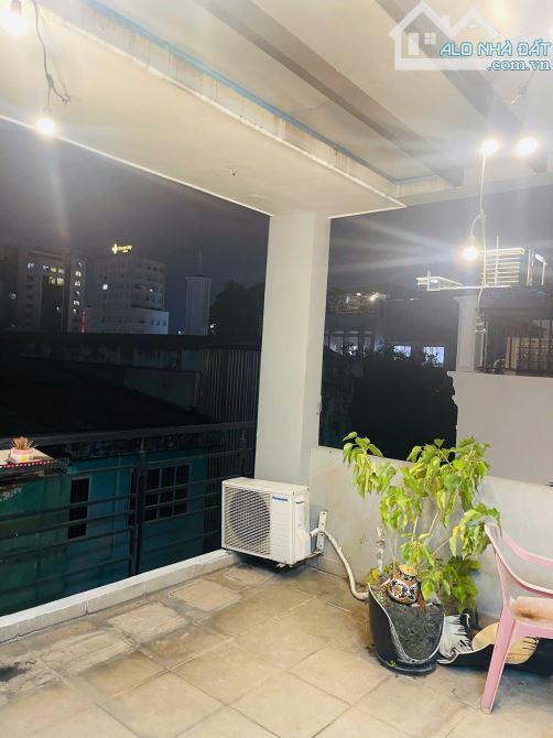 Chỉ cần nhỉnh 6 tỷ có ngay nhà trung tâm Quận 3 - 50m2 - 5 tầng - còn mới cứng vào ở liền - 2