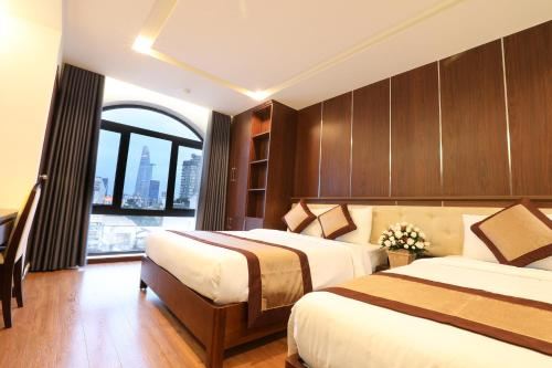 Bán khách sạn  khu Sân Bay, Đường Bạch Đằng- P.2- Tân Bình Hầm 7 Tầng, 33P Giá 39 tỷ - 2