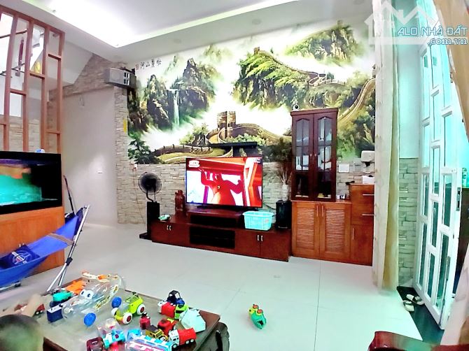 NHÀ ĐẸP 3 TẦNG, GẦN TRƯỜNG CAO ĐẲNG CÔNG THƯƠNG, QUẬN 9 - 2