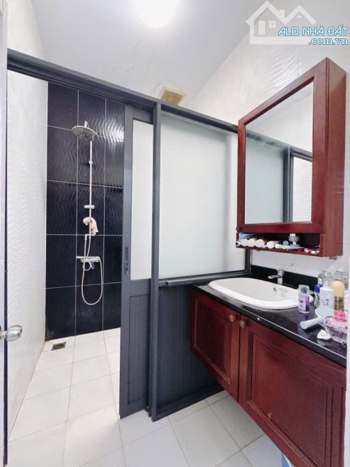 BÁN NHÀ HẺM 538 ĐOÀN VĂN BƠ. 60M2, NGANG 4M NỞ HẬU L 9M 5 TẦNG, 7PN - 2