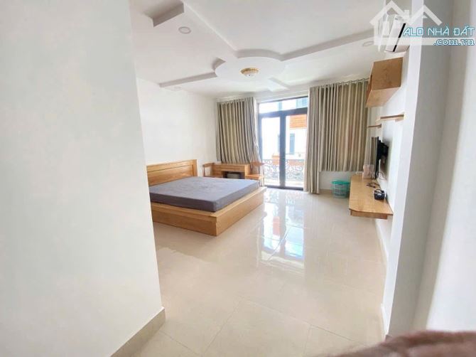 Bán nhà như hình sau trường học Nguyễn Trung Trực, P15, Gò Vấp. 4.5*12m, 5tấm, HXH 6m, 7.2 - 2