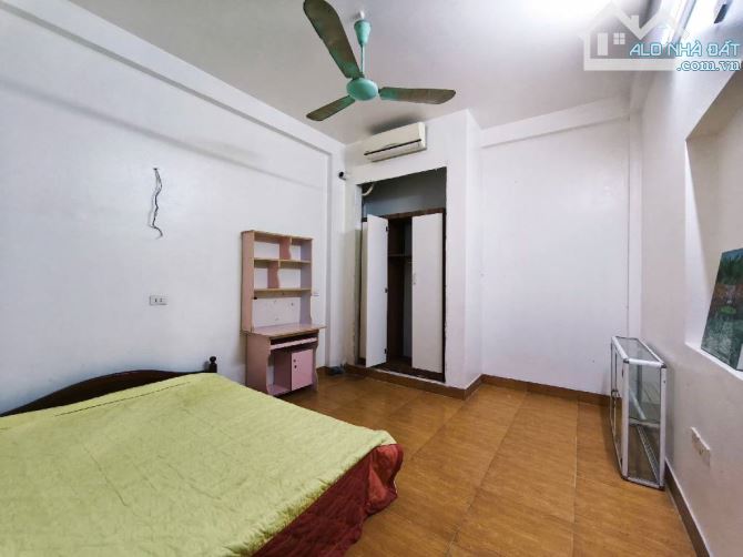 11.6 Tỷ có nhà ngã tư Trương Định - Bạch mai dòng tiền 30 tr/th, 50m ngõ thông gần phố