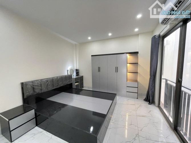 Nhà mới tại Cự Khối - 30m2 5 tầng - Ô tô đỗ cửa nhà ngày đêm - Giá đầu tư - 2