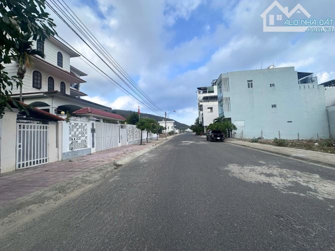 Đất Biệt thự mặt tiền đường Triệu Quang Phục -KDC Đường Đệ- Vĩnh Hoà-Nha Trang • DT 300m2 - 2